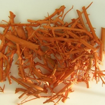 Bucati de radacina portocaliu
